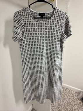 Isaac Mizrahi Black and White Geo-Print Short Sleeve Shift Dress